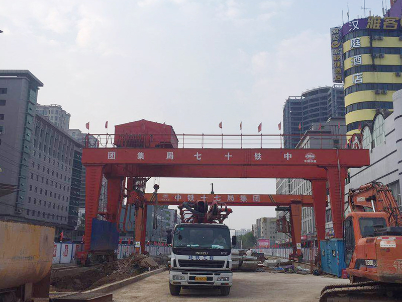 地鐵門式起重機(jī)